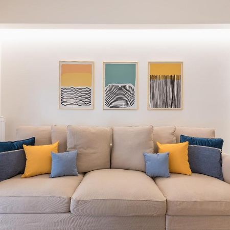 Chic And Comfort Home In Central Атина Екстериор снимка