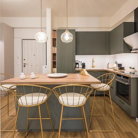 Chic And Comfort Home In Central Атина Екстериор снимка
