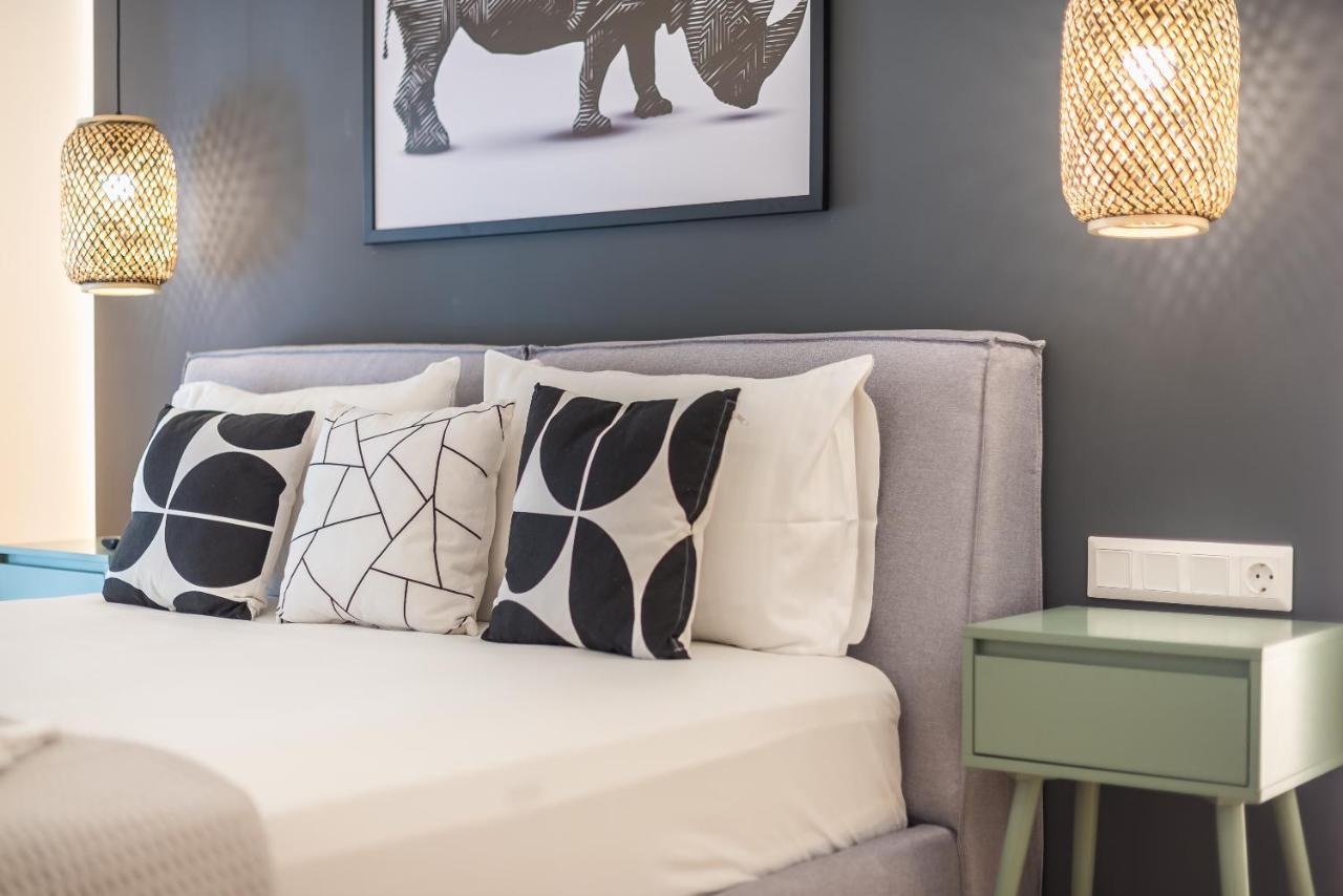Chic And Comfort Home In Central Атина Екстериор снимка