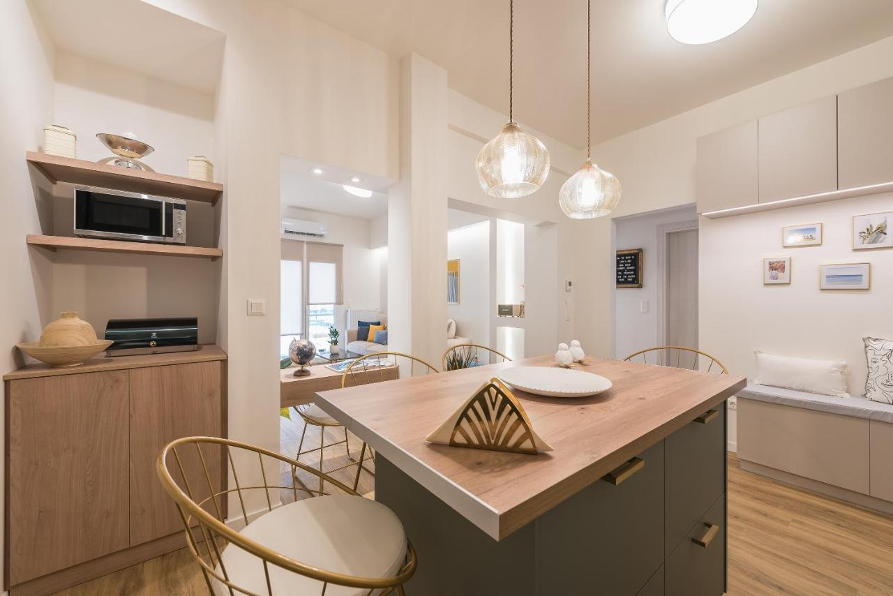 Chic And Comfort Home In Central Атина Екстериор снимка