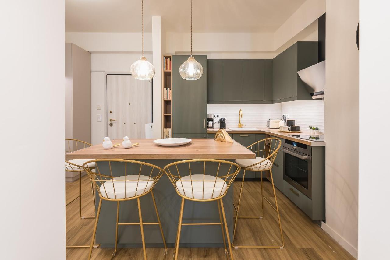 Chic And Comfort Home In Central Атина Екстериор снимка
