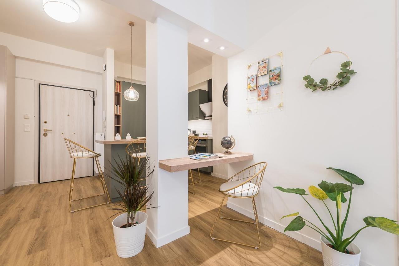 Chic And Comfort Home In Central Атина Екстериор снимка