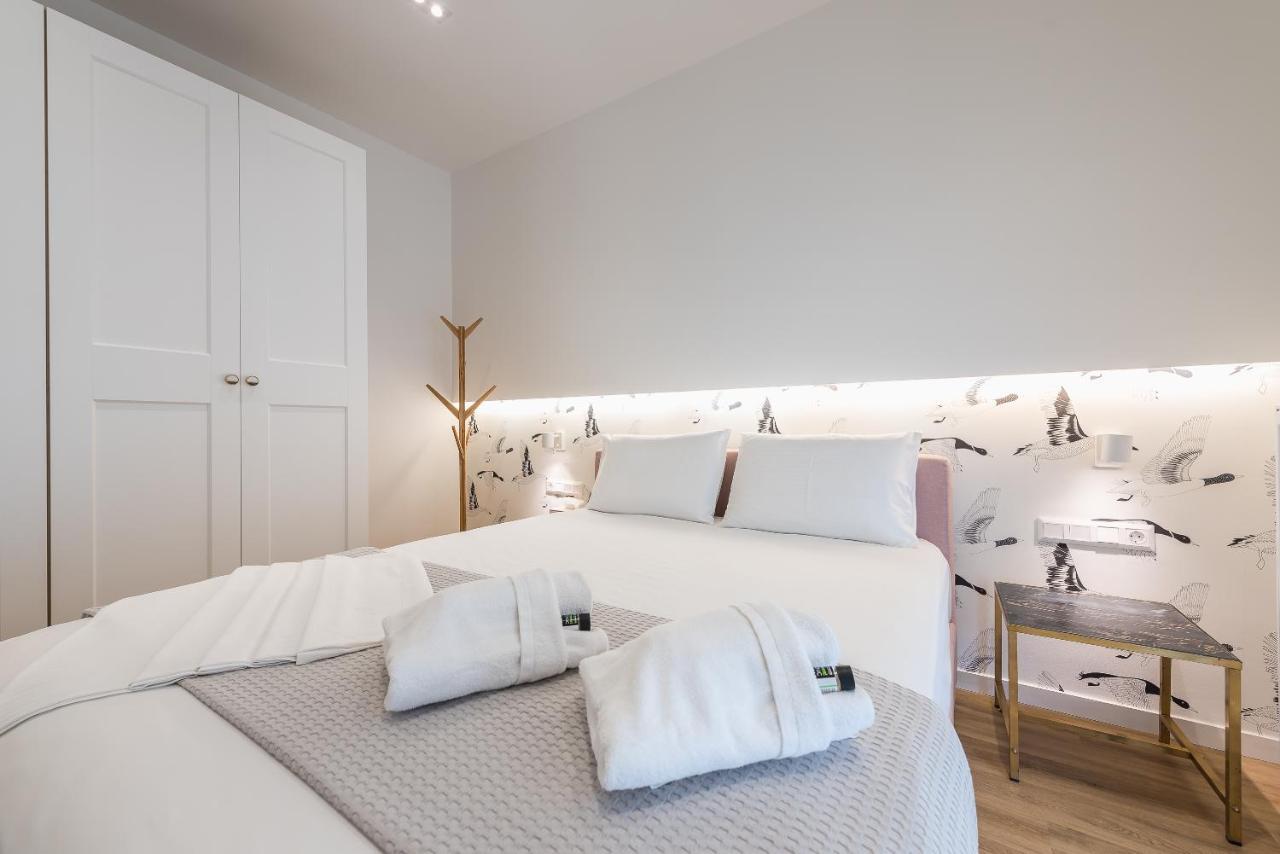 Chic And Comfort Home In Central Атина Екстериор снимка