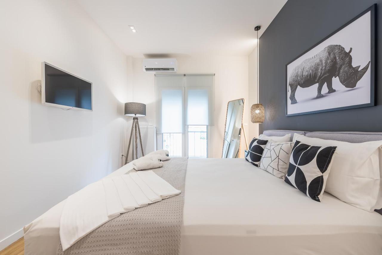Chic And Comfort Home In Central Атина Екстериор снимка