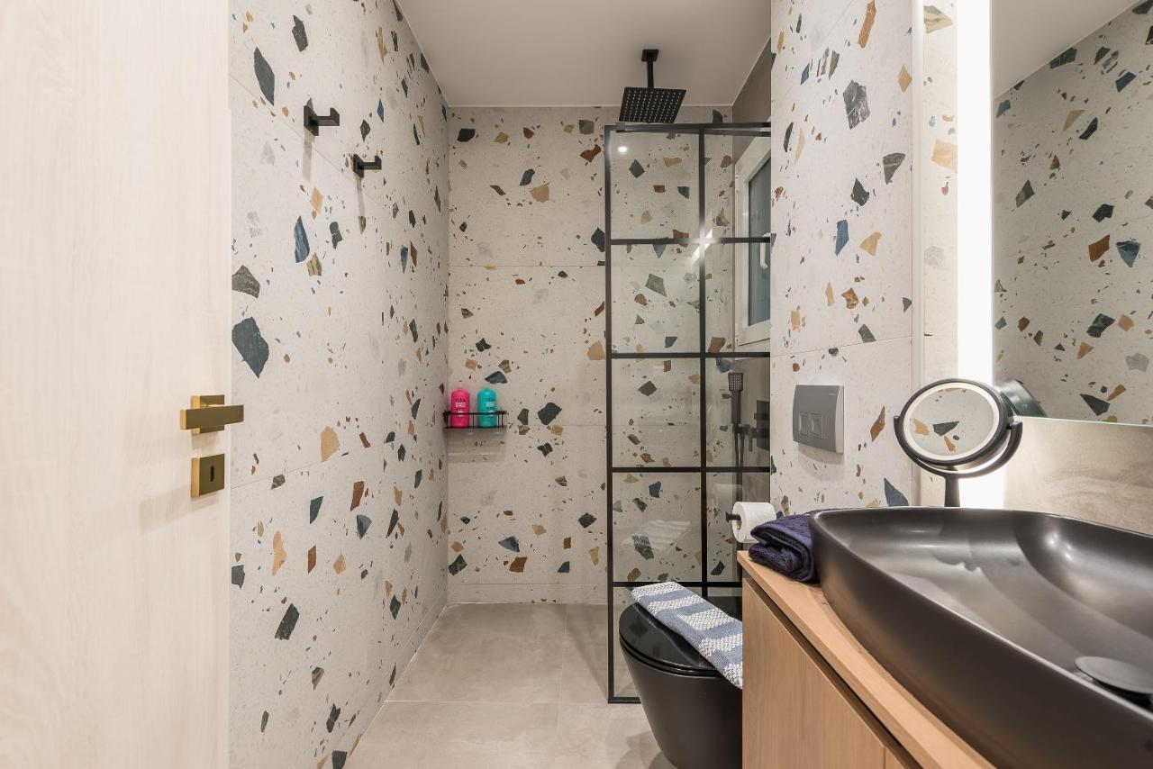 Chic And Comfort Home In Central Атина Екстериор снимка