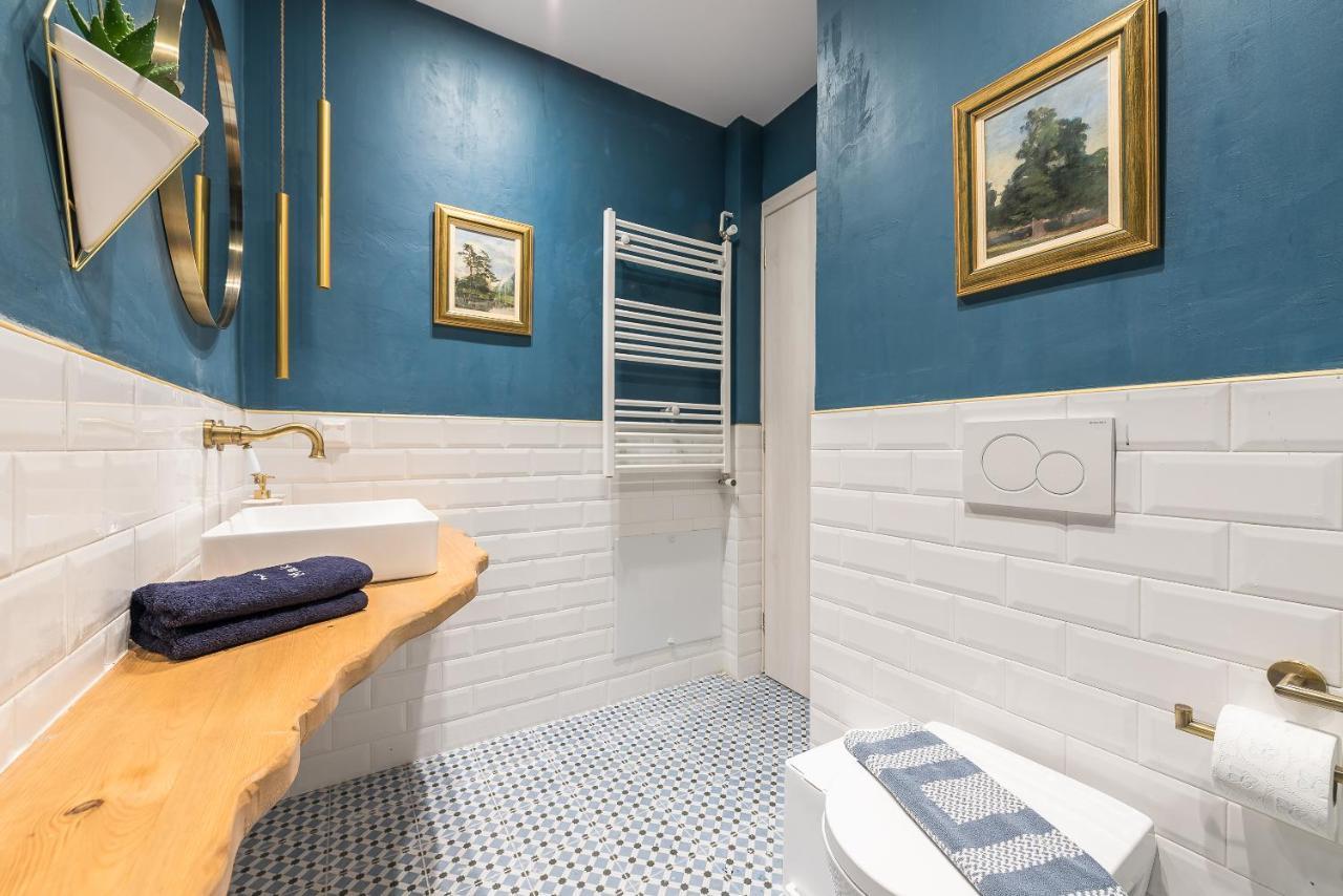 Chic And Comfort Home In Central Атина Екстериор снимка