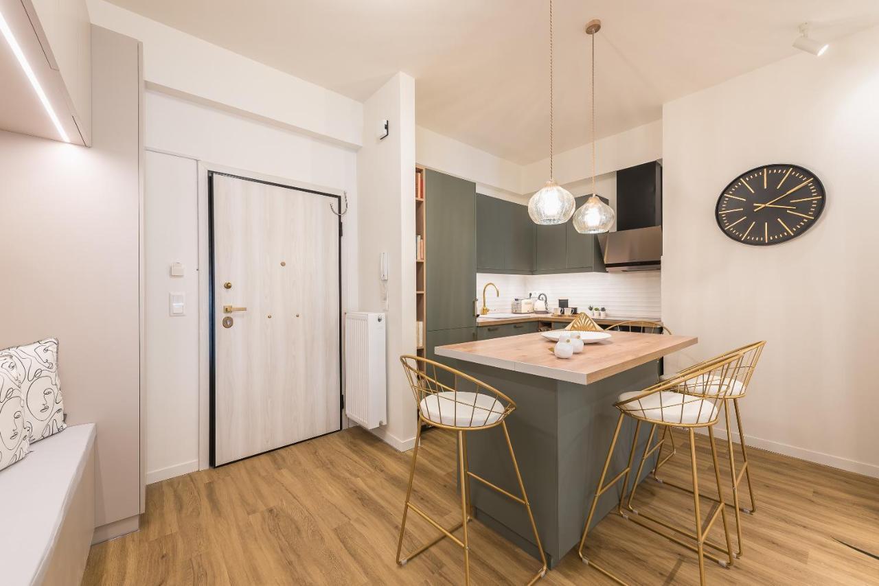 Chic And Comfort Home In Central Атина Екстериор снимка