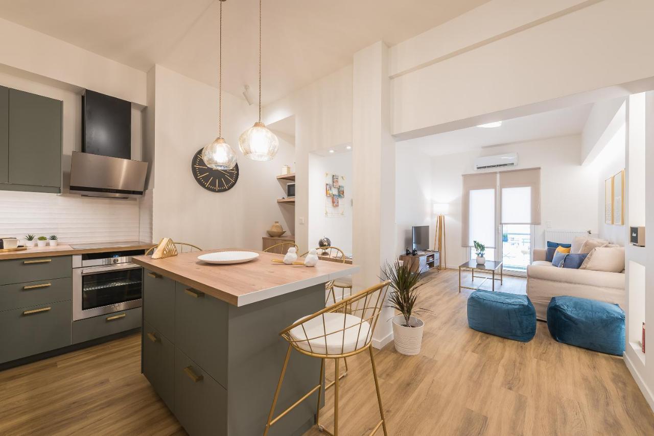 Chic And Comfort Home In Central Атина Екстериор снимка
