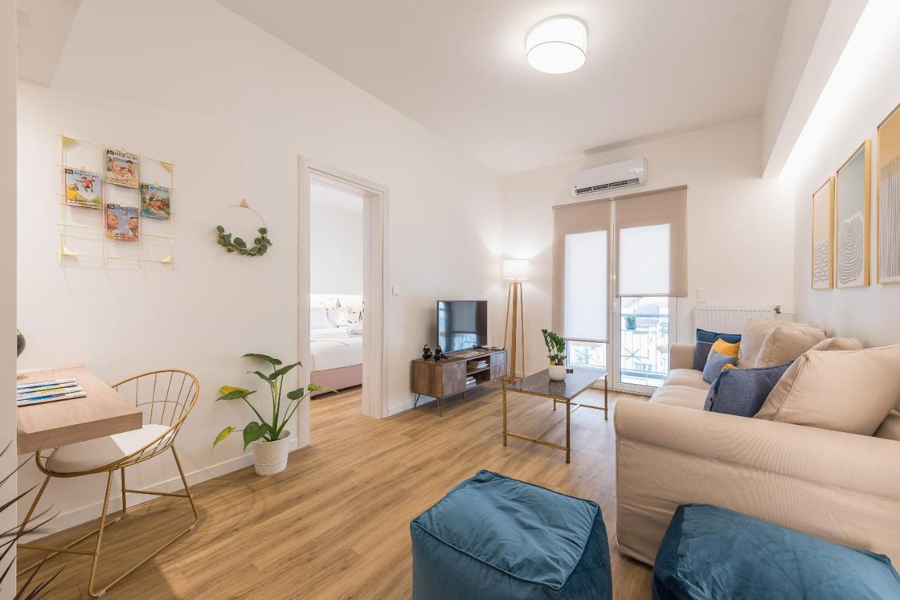 Chic And Comfort Home In Central Атина Екстериор снимка